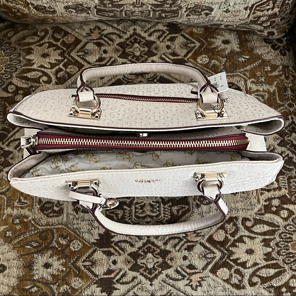 Guess Purse - Picture 3 of 7